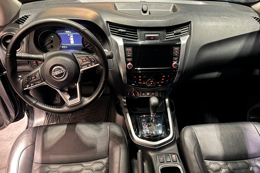 Nissan Frontier LE 4x4